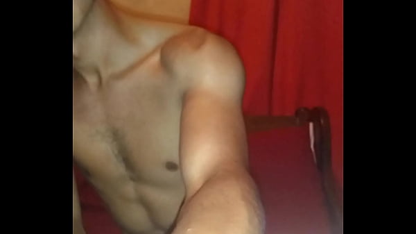 Putito argentino Rama Godoy mete su mano por su hoyito